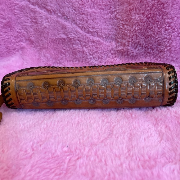 Vintage Antique Leather Hand Tooled Floral Pattern Zippered Purse Clutch - Picture 8 of 16